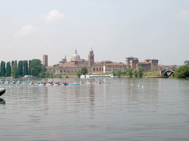  Il profilo gonzaghesco di Mantova dal Lago Inferiore
