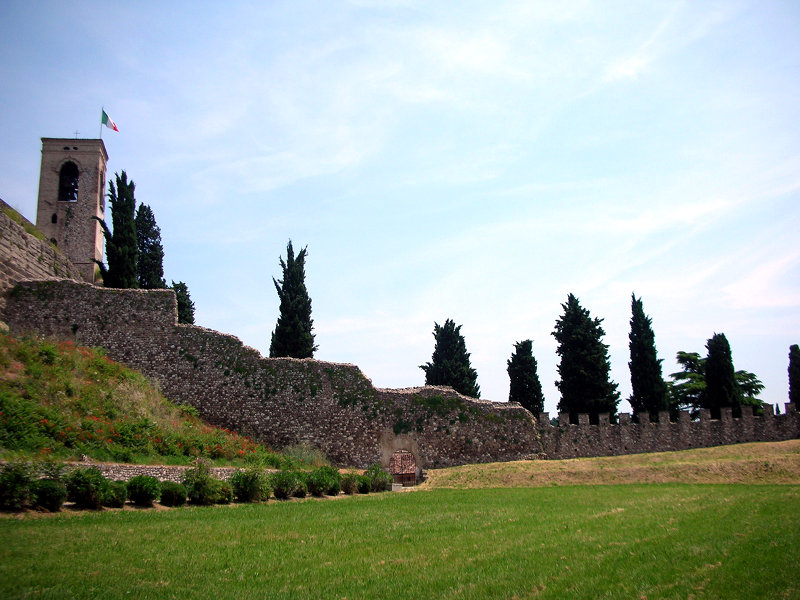 Rocca di Cavriana, particolare dell'ingresso dal parco
