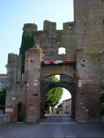 Castellaro Lagusello, detail of the entrance tower