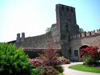 Borghetto, resti dell\'antica cinta fortificata
